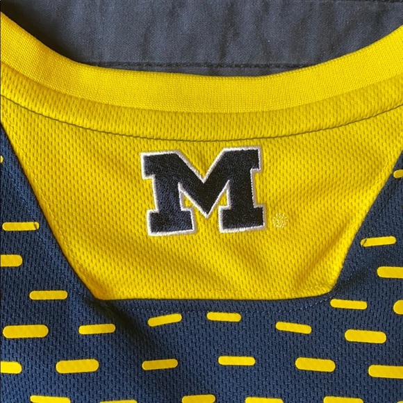 Michigan Wolverines Basketball Jersey - Picture 4 of 4